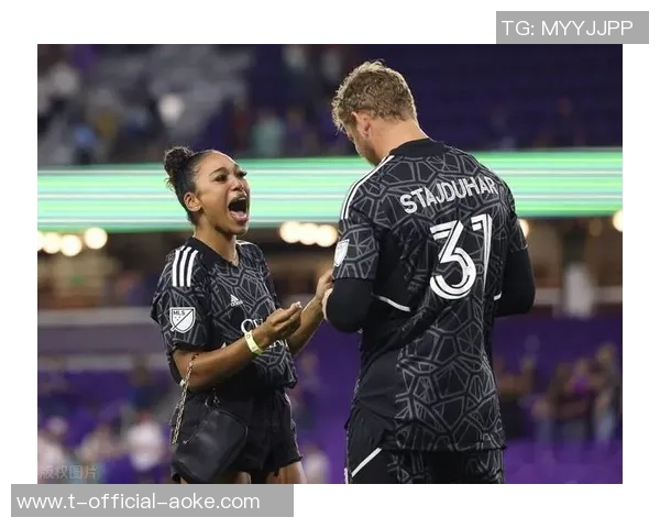 特瓦斯:几乎可以确认黄潜vs巴萨12月20日在迈阿密举行 特瓦斯:几乎可以确认黄潜vs巴萨12月20日在迈阿密举行